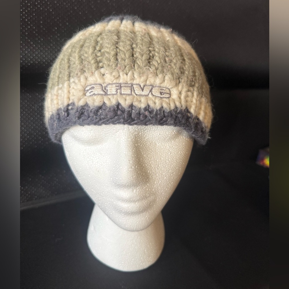 AFive Winter Hat, Men’s size OS Gray Tones Cable Knit Beanie, Front Logo